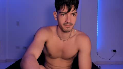 Snapshot of bbbeachboy chatting on 12-06-24, 06:28 Valentino online show from 12-06-24, 06:28