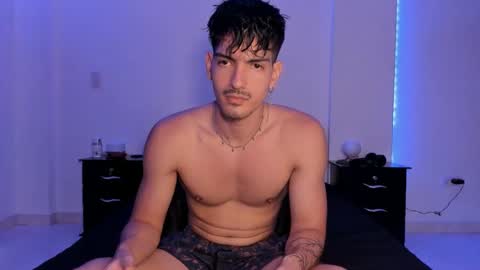 Snapshot of bbbeachboy chatting on 12-10-24, 09:11 Valentino online show from 12-10-24, 09:11