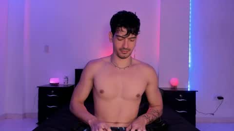 Snapshot of bbbeachboy chatting on 01-02-25, 09:07 Valentino online show from 01-02-25, 09:07