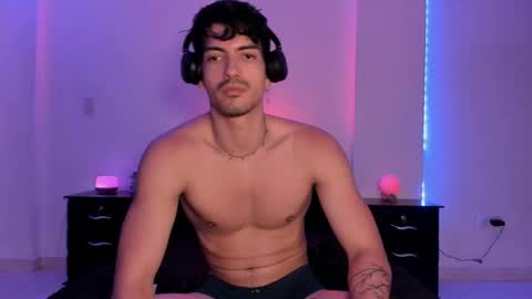 Snapshot of bbbeachboy chatting on 01-03-25, 12:11 Valentino online show from 01-03-25, 12:11