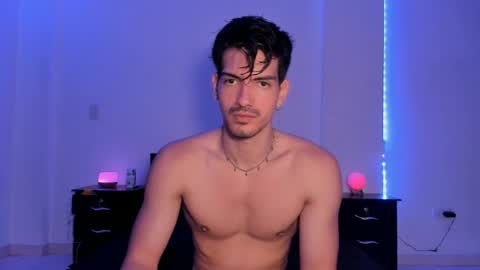 Snapshot of bbbeachboy chatting on 01-03-25, 09:15 Valentino online show from 01-03-25, 09:15