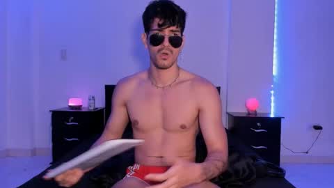 Snapshot of bbbeachboy chatting on 01-04-25, 12:16 Valentino online show from 01-04-25, 12:16