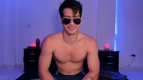 Snapshot of bbbeachboy chatting on 01-04-25, 09:31 Valentino online show from 01-04-25, 09:31