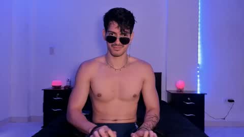 Snapshot of bbbeachboy chatting on 01-07-25, 09:25 Valentino online show from 01-07-25, 09:25