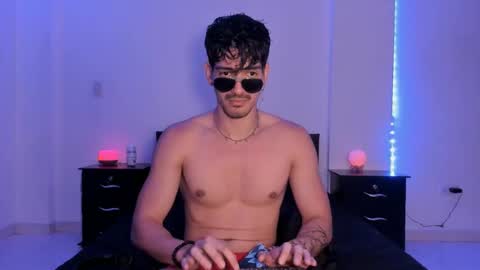 Snapshot of bbbeachboy chatting on 01-09-25, 09:26 Valentino online show from 01-09-25, 09:26