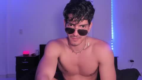 Snapshot of bbbeachboy chatting on 01-16-25, 01:06 Valentino online show from 01-16-25, 01:06