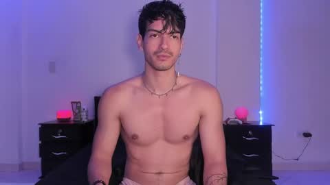 Snapshot of bbbeachboy chatting on 01-17-25, 09:17 Valentino online show from 01-17-25, 09:17