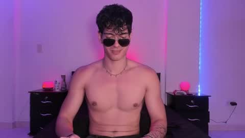 Snapshot of bbbeachboy chatting on 01-18-25, 09:24 Valentino online show from 01-18-25, 09:24