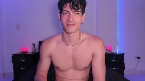 Snapshot of bbbeachboy chatting on 01-19-25, 12:28 Valentino online show from 01-19-25, 12:28