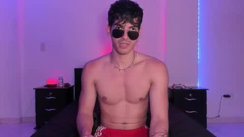 Snapshot of bbbeachboy chatting on 01-21-25, 09:36 Valentino online show from 01-21-25, 09:36