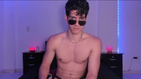 Snapshot of bbbeachboy chatting on 01-24-25, 09:26 Valentino online show from 01-24-25, 09:26