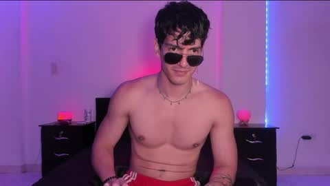 Snapshot of bbbeachboy chatting on 01-26-25, 12:16 Valentino online show from 01-26-25, 12:16