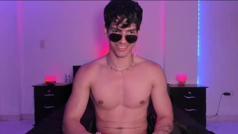 Snapshot of bbbeachboy chatting on 01-26-25, 03:17 Valentino online show from 01-26-25, 03:17