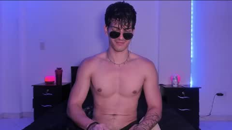 Snapshot of bbbeachboy chatting on 01-27-25, 12:12 Valentino online show from 01-27-25, 12:12