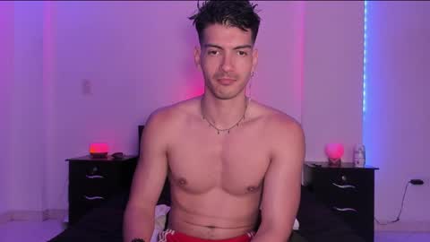 Snapshot of bbbeachboy chatting on 01-28-25, 12:15 Valentino online show from 01-28-25, 12:15