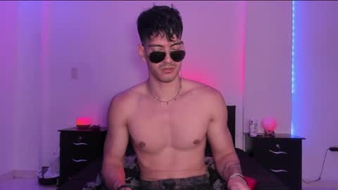 Snapshot of bbbeachboy chatting on 01-28-25, 09:19 Valentino online show from 01-28-25, 09:19