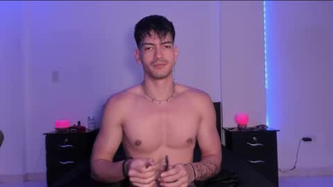 Snapshot of bbbeachboy chatting on 01-29-25, 09:07 Valentino online show from 01-29-25, 09:07