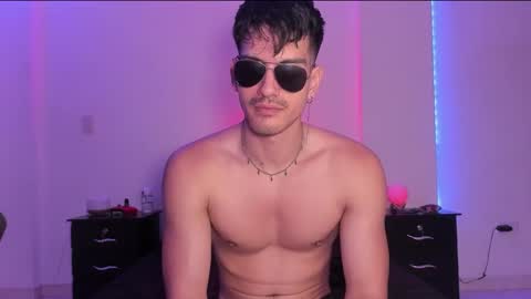 Snapshot of bbbeachboy chatting on 01-30-25, 12:18 Valentino online show from 01-30-25, 12:18