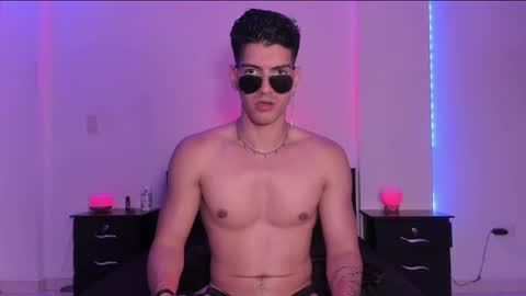 Snapshot of bbbeachboy chatting on 02-01-25, 12:40 Valentino online show from 02-01-25, 12:40