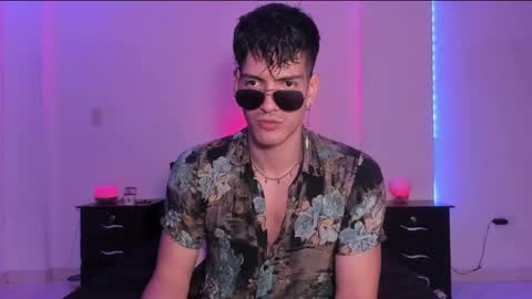 Snapshot of bbbeachboy chatting on 02-02-25, 02:38 Valentino online show from 02-02-25, 02:38