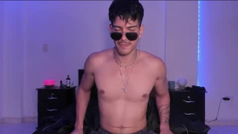 Snapshot of bbbeachboy chatting on 02-05-25, 12:31 Valentino online show from 02-05-25, 12:31