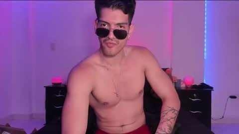 Snapshot of bbbeachboy chatting on 02-05-25, 09:50 Valentino online show from 02-05-25, 09:50