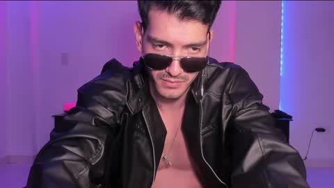 Snapshot of bbbeachboy chatting on 02-06-25, 12:54 Valentino online show from 02-06-25, 12:54