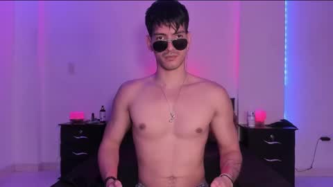 Snapshot of bbbeachboy chatting on 02-07-25, 09:15 Valentino online show from 02-07-25, 09:15