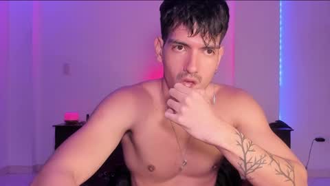 Snapshot of bbbeachboy chatting on 02-08-25, 03:19 Valentino online show from 02-08-25, 03:19