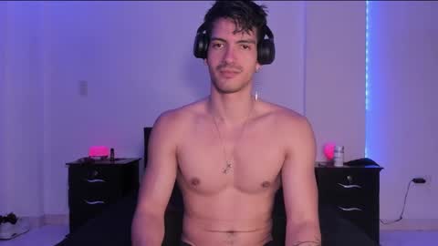 Snapshot of bbbeachboy chatting on 02-08-25, 09:15 Valentino online show from 02-08-25, 09:15