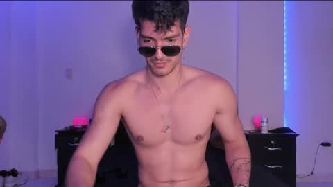 Snapshot of bbbeachboy chatting on 02-09-25, 12:17 Valentino online show from 02-09-25, 12:17