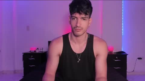 Snapshot of bbbeachboy chatting on 02-09-25, 09:06 Valentino online show from 02-09-25, 09:06