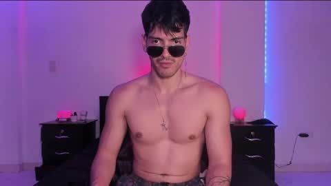 Snapshot of bbbeachboy chatting on 02-10-25, 12:08 Valentino online show from 02-10-25, 12:08