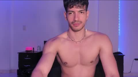 Snapshot of bbbeachboy chatting on 02-12-25, 12:58 Valentino online show from 02-12-25, 12:58