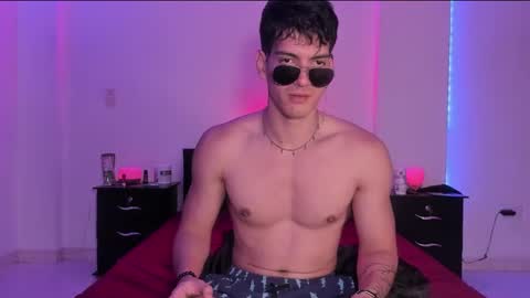 Snapshot of bbbeachboy chatting on 02-13-25, 10:22 Valentino online show from 02-13-25, 10:22