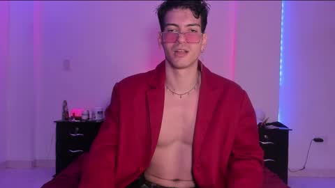 Snapshot of bbbeachboy chatting on 02-14-25, 09:53 Valentino online show from 02-14-25, 09:53