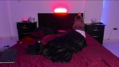 Snapshot of bbbeachboy chatting on 02-18-25, 12:37 Valentino online show from 02-18-25, 12:37