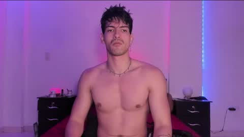 Snapshot of bbbeachboy chatting on 02-18-25, 09:09 Valentino online show from 02-18-25, 09:09