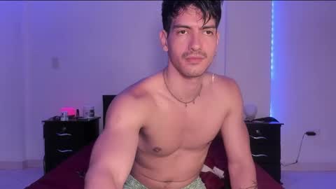 Snapshot of bbbeachboy chatting on 02-19-25, 09:14 Valentino online show from 02-19-25, 09:14