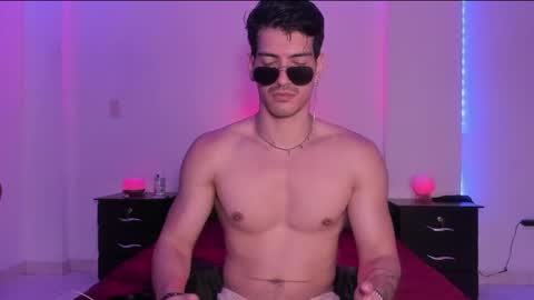 Snapshot of bbbeachboy chatting on 02-21-25, 09:22 Valentino online show from 02-21-25, 09:22