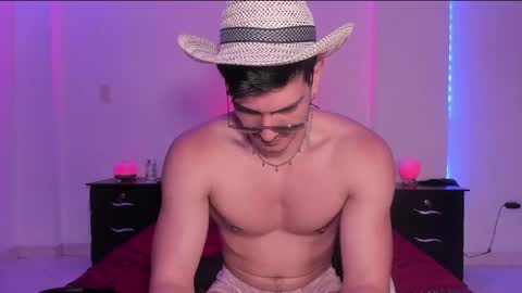 Snapshot of bbbeachboy chatting on 02-22-25, 12:38 Valentino online show from 02-22-25, 12:38