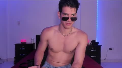 Snapshot of bbbeachboy chatting on 02-27-25, 09:25 Valentino online show from 02-27-25, 09:25