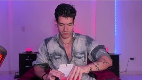 Snapshot of bbbeachboy chatting on 03-02-25, 01:04 Valentino online show from 03-02-25, 01:04