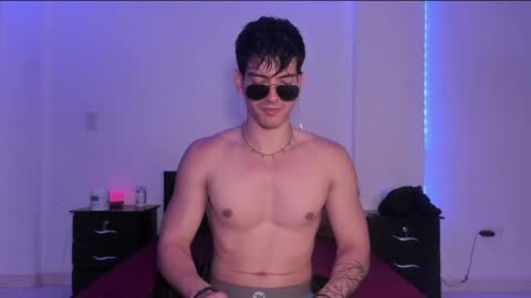 Snapshot of bbbeachboy chatting on 03-05-25, 09:26 Valentino online show from 03-05-25, 09:26