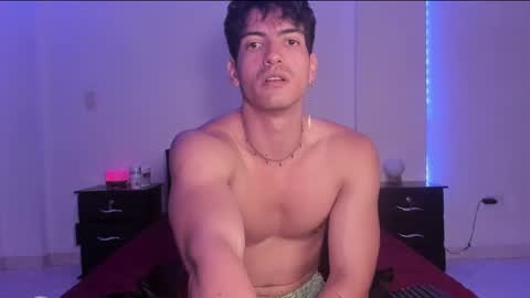 Snapshot of bbbeachboy chatting on 03-06-25, 09:53 Valentino online show from 03-06-25, 09:53