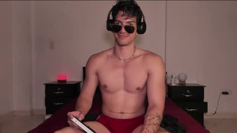 Snapshot of bbbeachboy chatting on 03-09-25, 12:21 Valentino online show from 03-09-25, 12:21