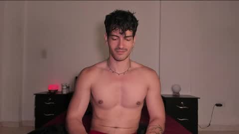 Snapshot of bbbeachboy chatting on 03-10-25, 12:07 Valentino online show from 03-10-25, 12:07