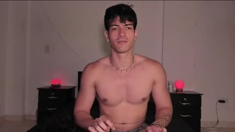 Snapshot of bbbeachboy chatting on 03-12-25, 09:35 Valentino online show from 03-12-25, 09:35