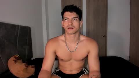 Snapshot of bbbeachboy chatting on 09-20-25, 09:49 Valentino online show from 09-20-25, 09:49