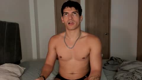 Snapshot of bbbeachboy chatting on 10-07-25, 11:24 Valentino online show from 10-07-25, 11:24